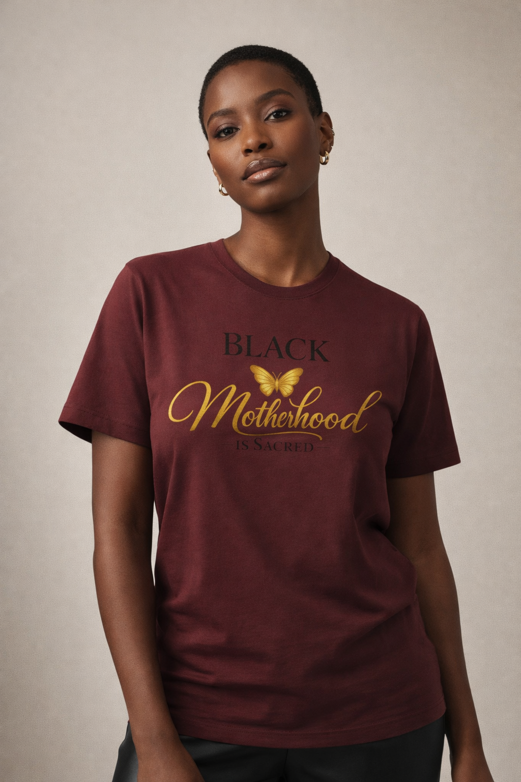 Camiseta "La maternidad negra es sagrada", camiseta para mamá con mariposa dorada