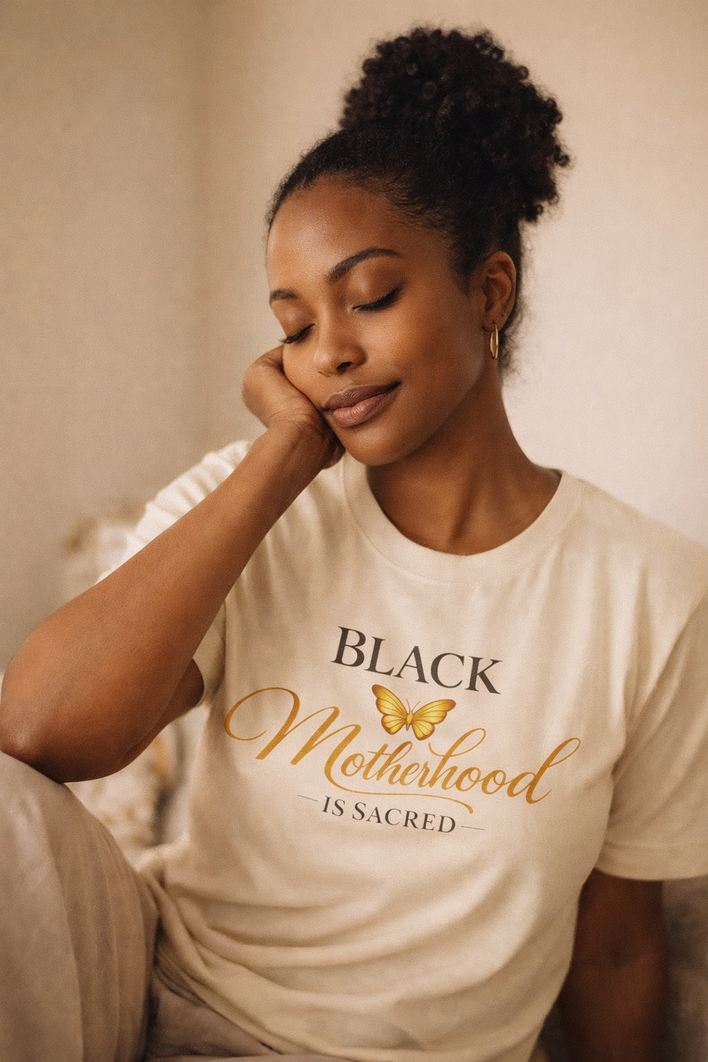 Camiseta "La maternidad negra es sagrada", camiseta para mamá con mariposa dorada