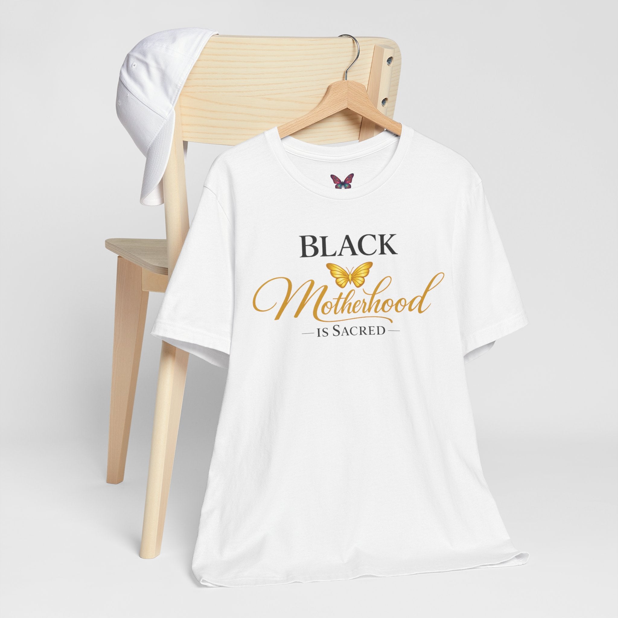 Camiseta "La maternidad negra es sagrada", camiseta para mamá con mariposa dorada