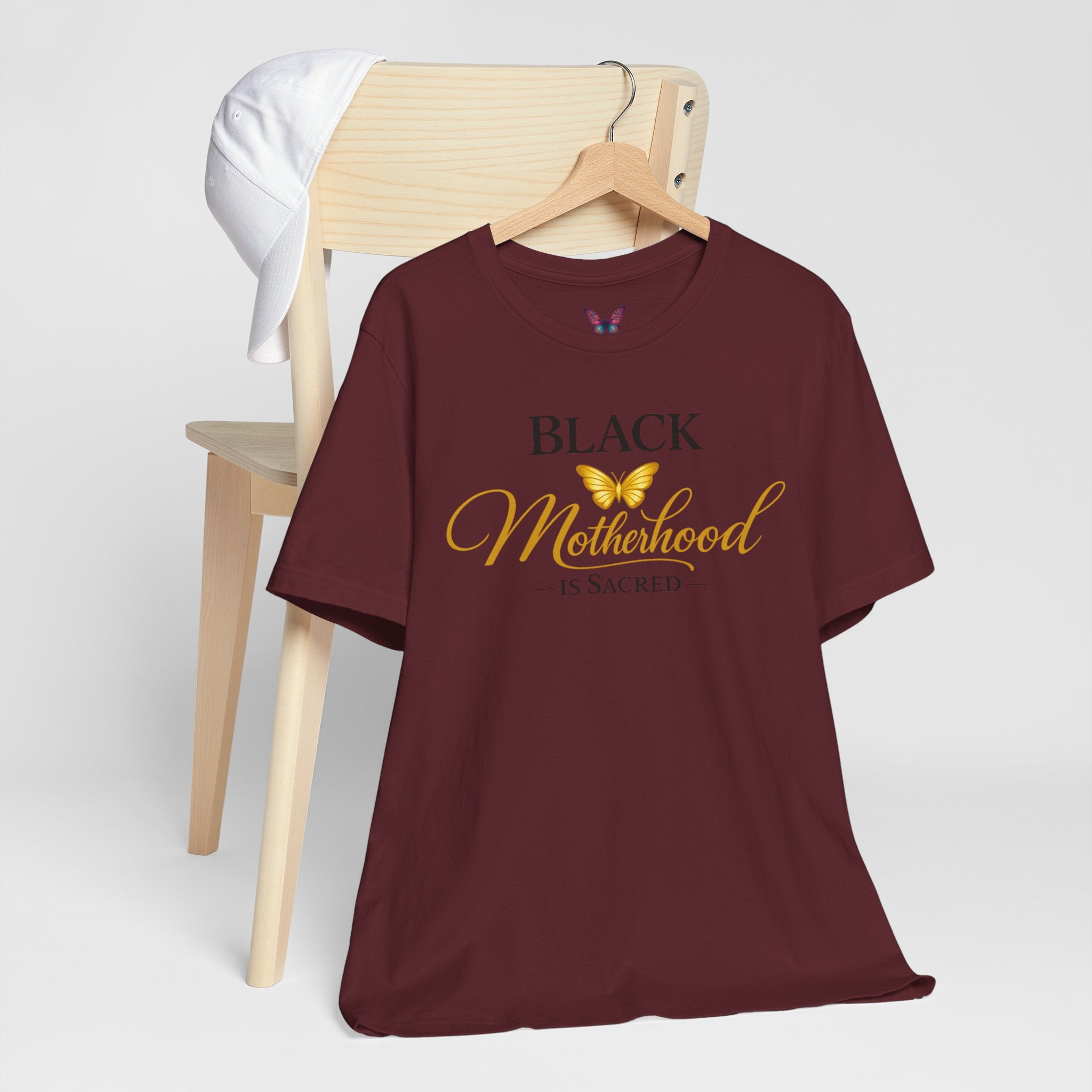Camiseta "La maternidad negra es sagrada", camiseta para mamá con mariposa dorada